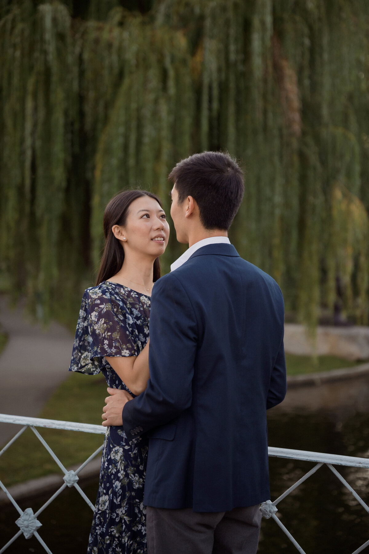 boston-engagement-photographers-boston-garden-engagement-portraits-city-bridge-asian-portraits