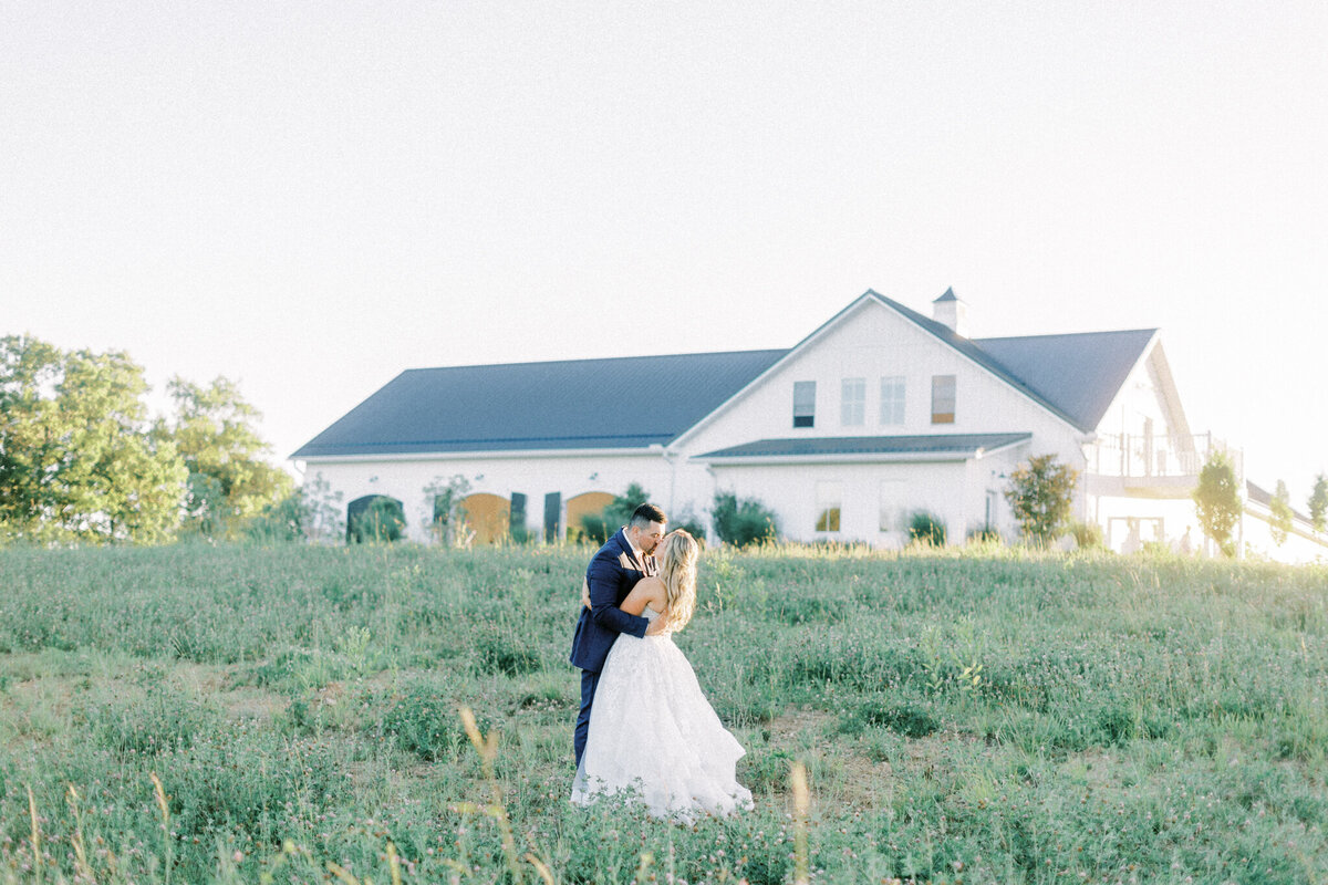 magnolia-hill-farm-ohio-wedding-venue-photographer-laura-bill-118