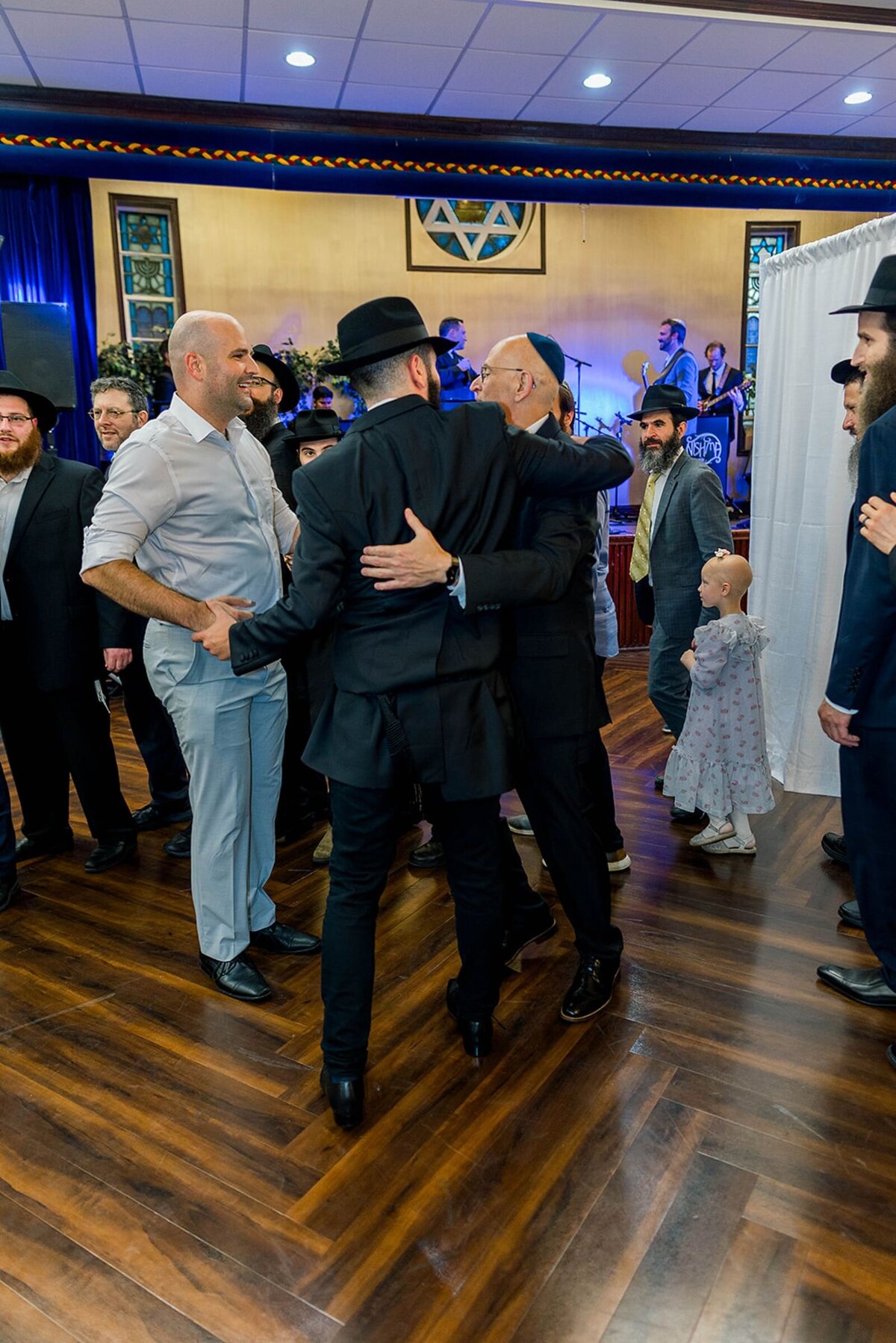 Eliana-Melmed-Photography-Chicago-LosAngeles-Jewish-WeddingPhotographer-CarmiKalman-MensDancing-00087