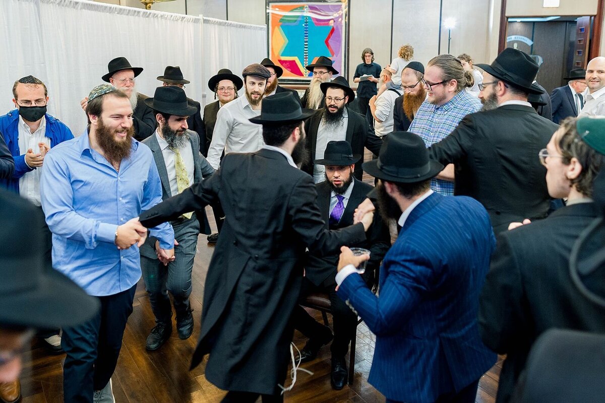 Eliana-Melmed-Photography-Chicago-LosAngeles-Jewish-WeddingPhotographer-CarmiKalman-MensDancing-00069