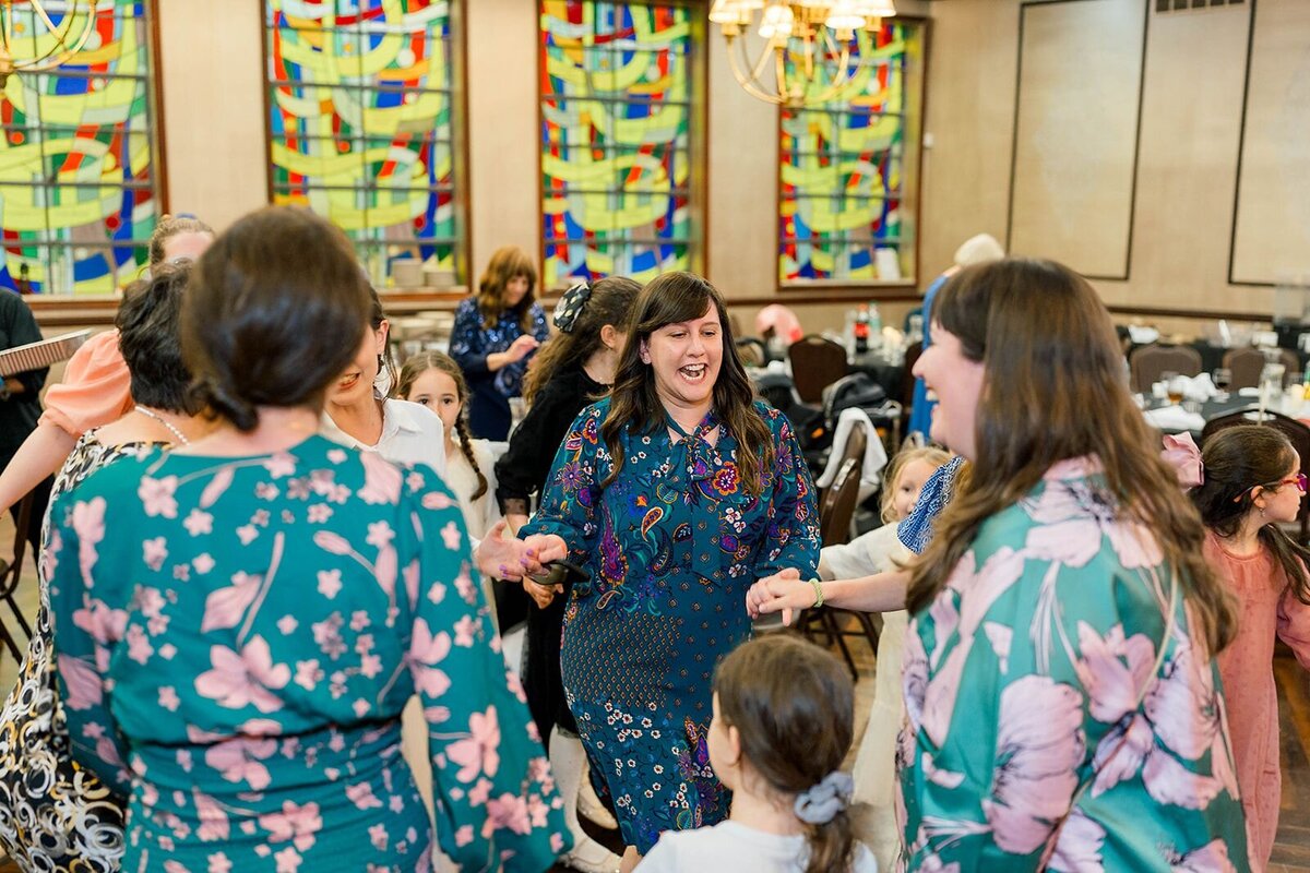 Eliana-Melmed-Photography-Chicago-LosAngeles-Jewish-WeddingPhotographer-CarmiKalman-WomensDancing-00092