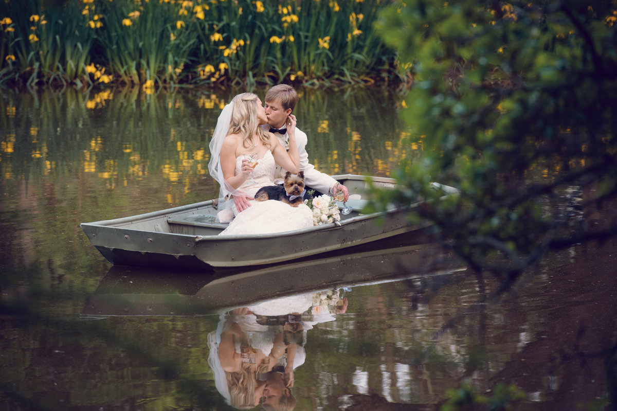couple in row boat romance