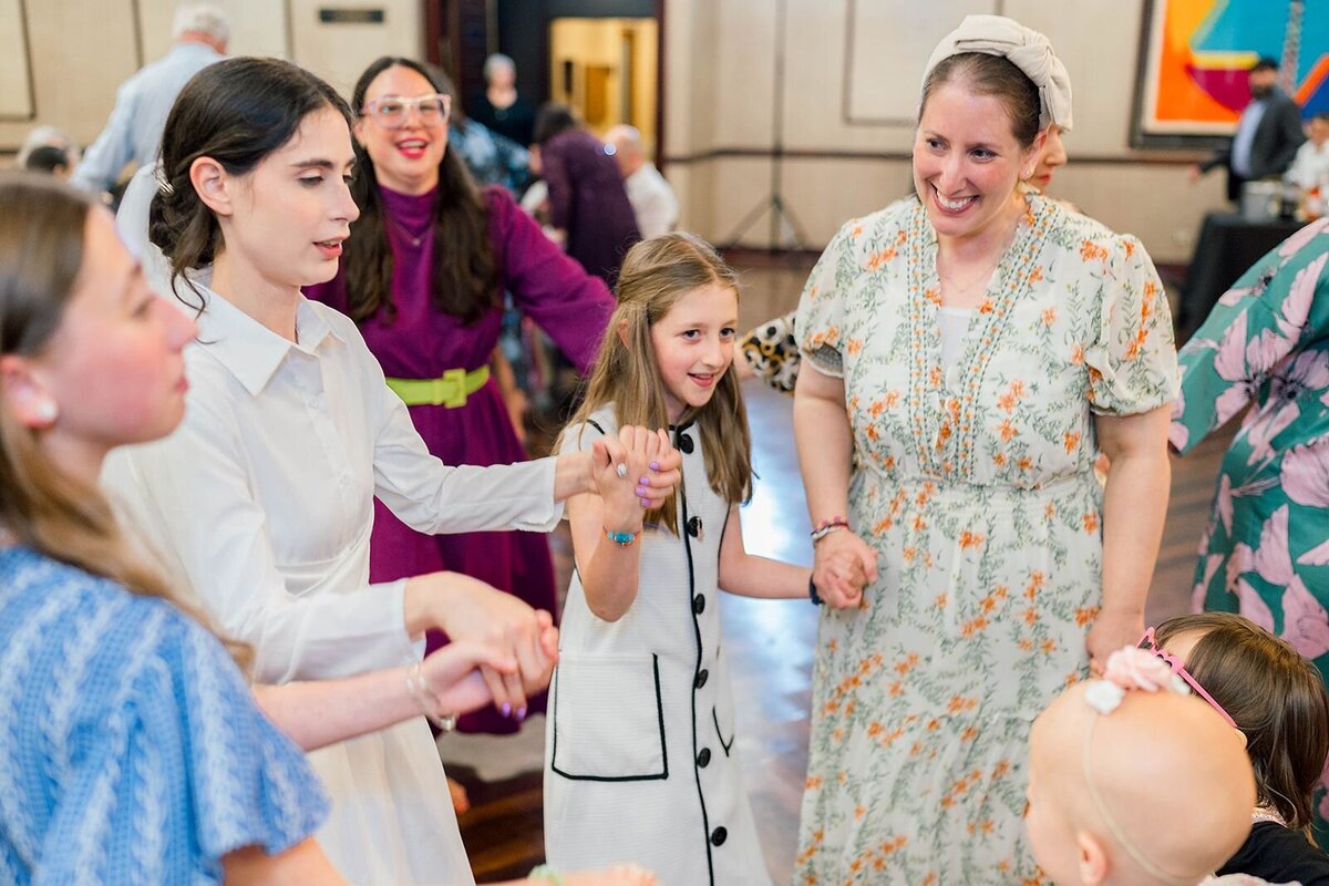 Eliana-Melmed-Photography-Chicago-LosAngeles-Jewish-WeddingPhotographer-CarmiKalman-WomensDancing-00118