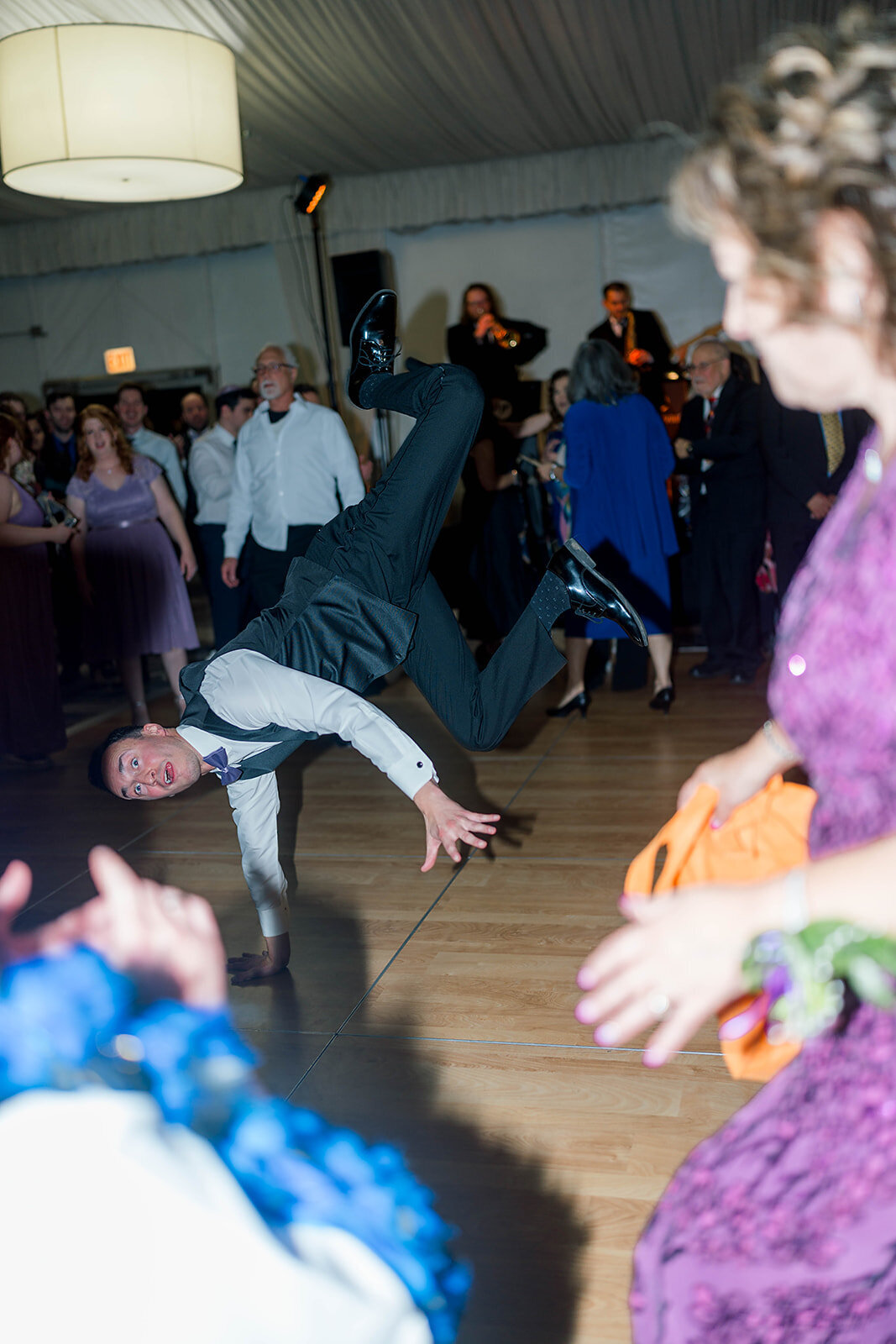 Eliana-Melmed-Photography-Chicago-LosAngeles-Jewish-WeddingPhotography-SimchaDancing-00067