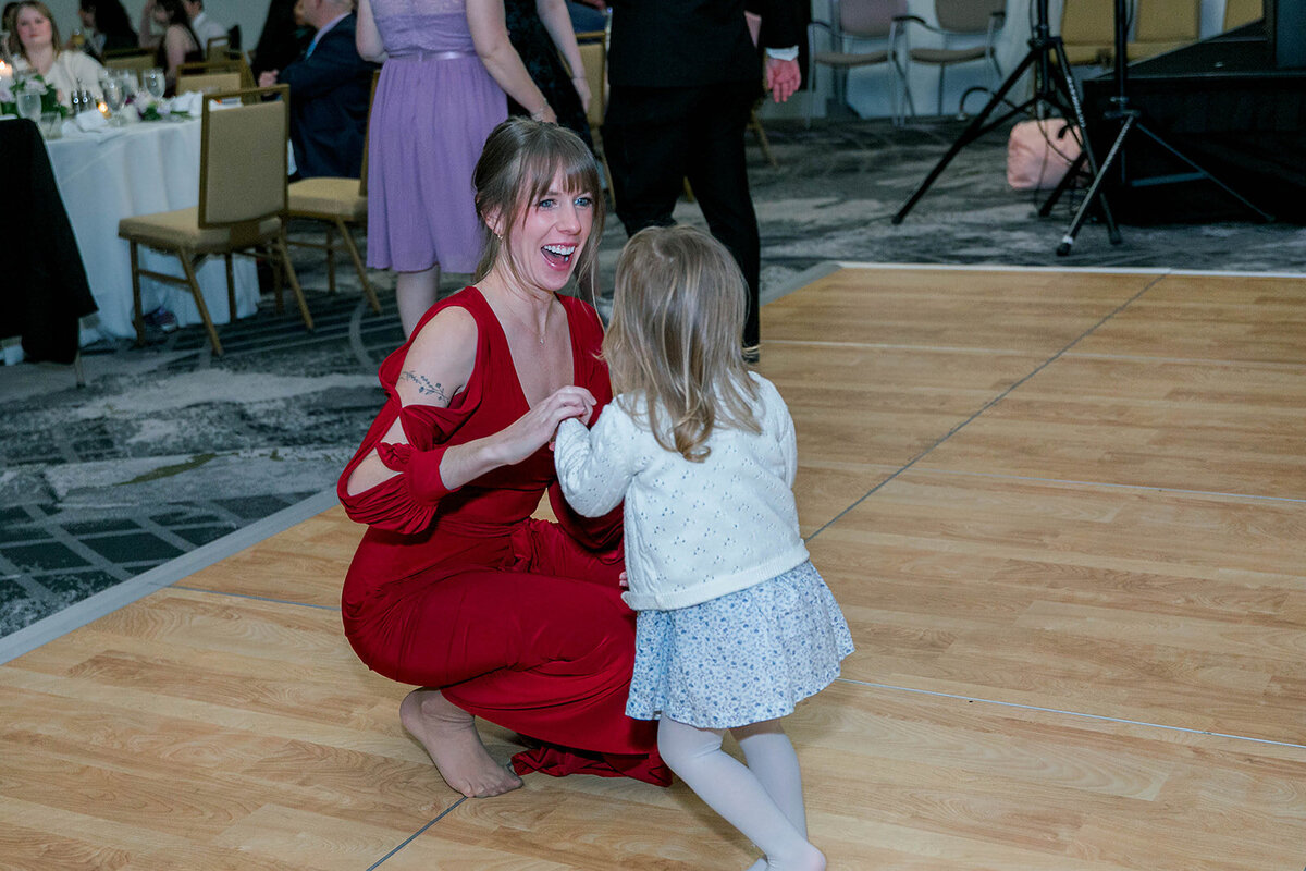 Eliana-Melmed-Photography-Chicago-LosAngeles-Jewish-WeddingPhotography-SimchaDancing-00255