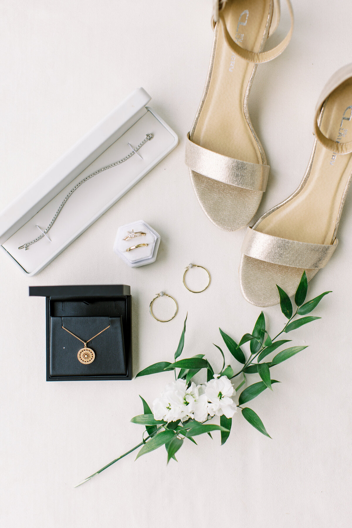 bridal-accessories-for-a-ct-bride