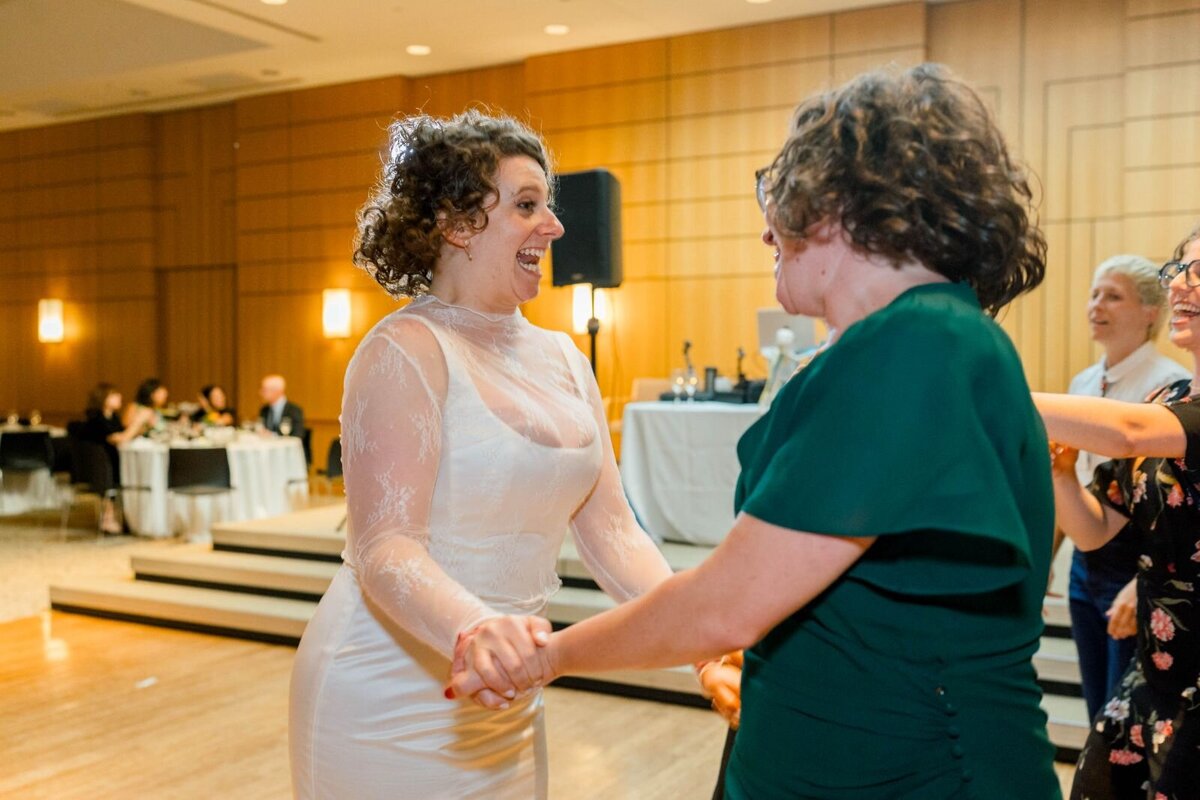 processed_ElianaMelmedPhotography_JewishWeddingPhotographer_ShulaNoah_Dancing-281
