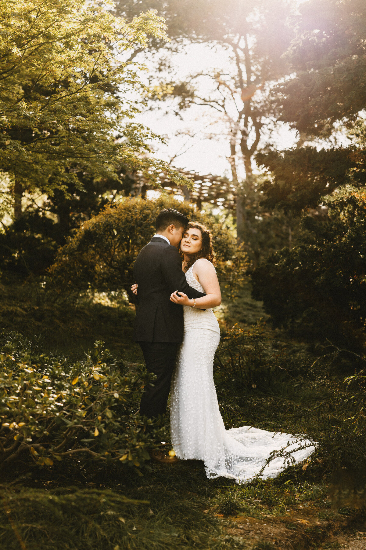 bride-groom-romantic-sunset-photo-during-wedding-photography--at-hakone-gardens-san-jose-1