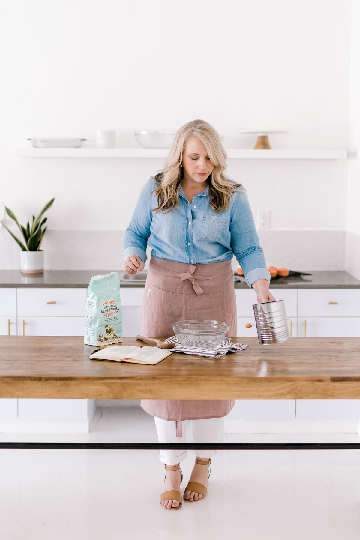 Dallas Brand Photography for Creatives | Laylee Emadi | Catie Ann Baking | Brand Mini Session 2
