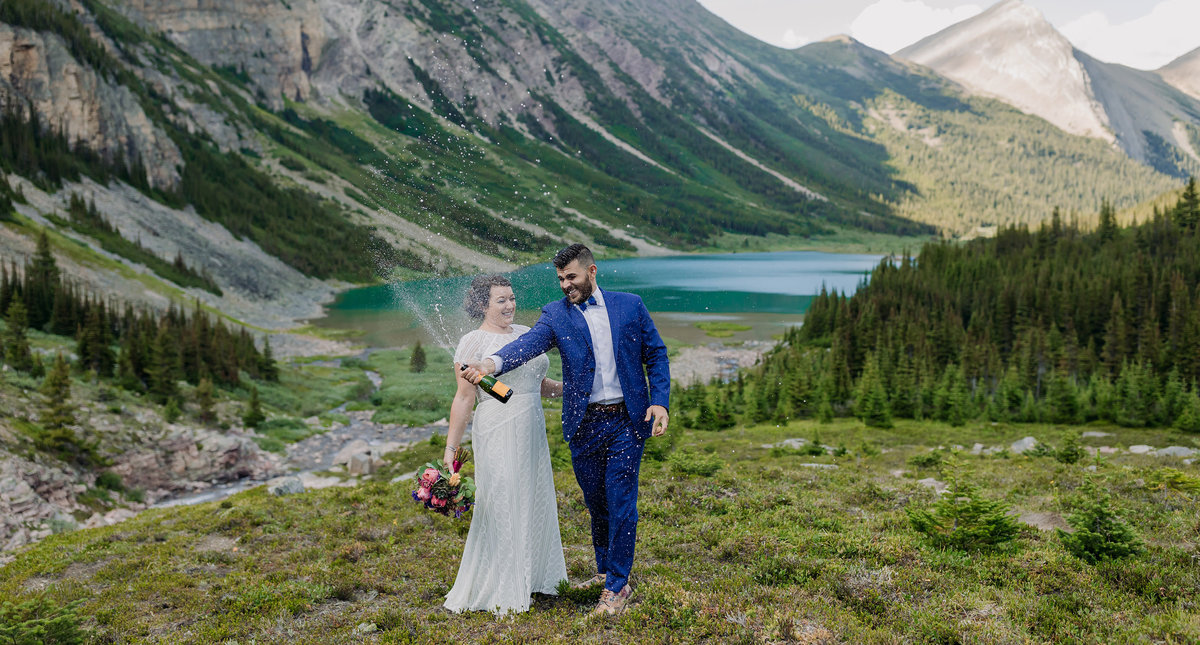 lake-of-the-falls-helicopter-elopement-champagne-pop-spray-mountain-wedding