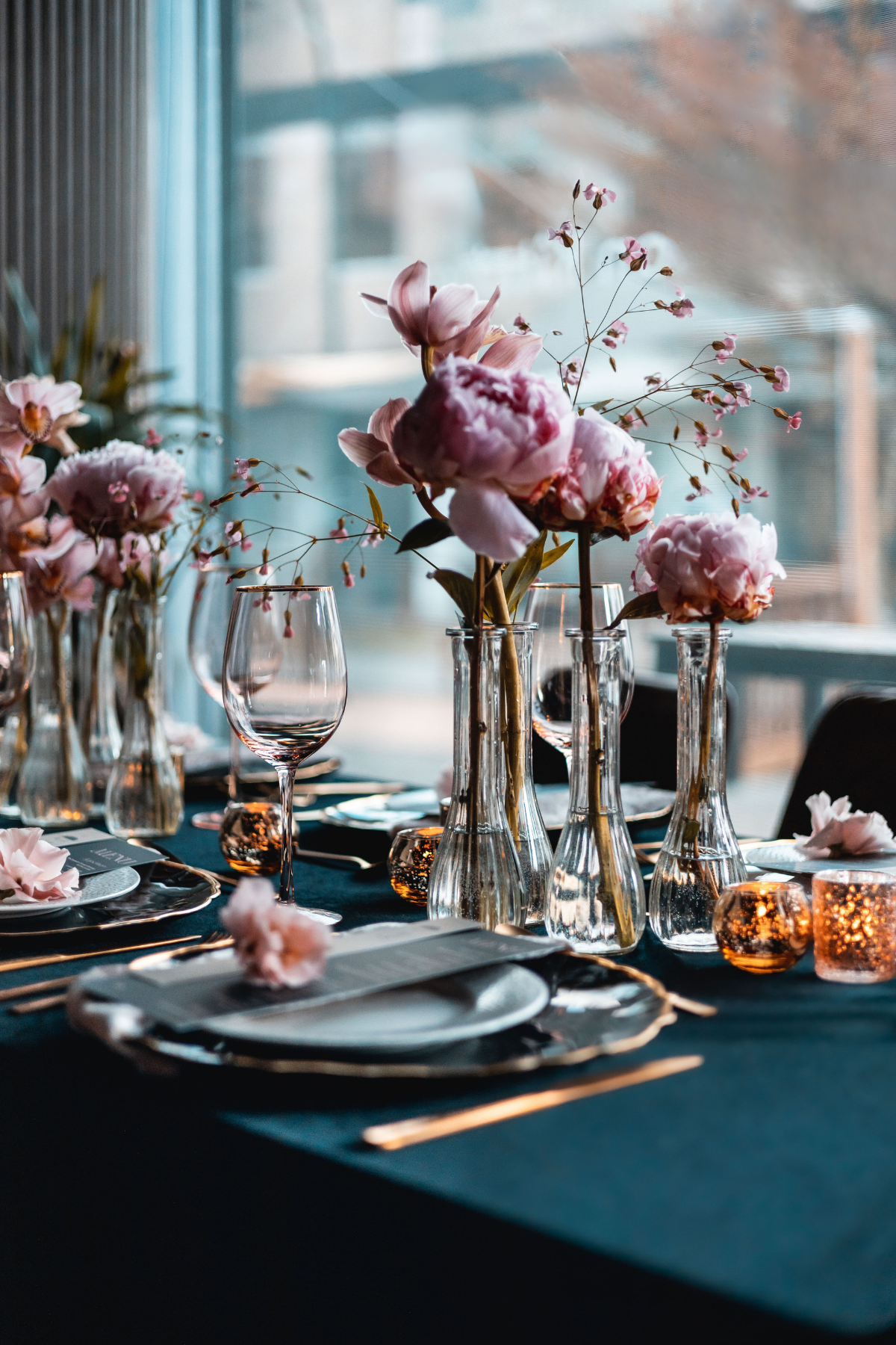 black-rose-gold-table-setting-pink-flowers