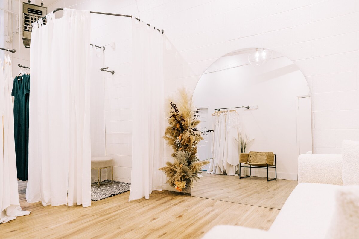Park & Fifth, a modern bridal boutique based in Calgary, Alberta. Featured on the Brontë Bride Vendor Guide.