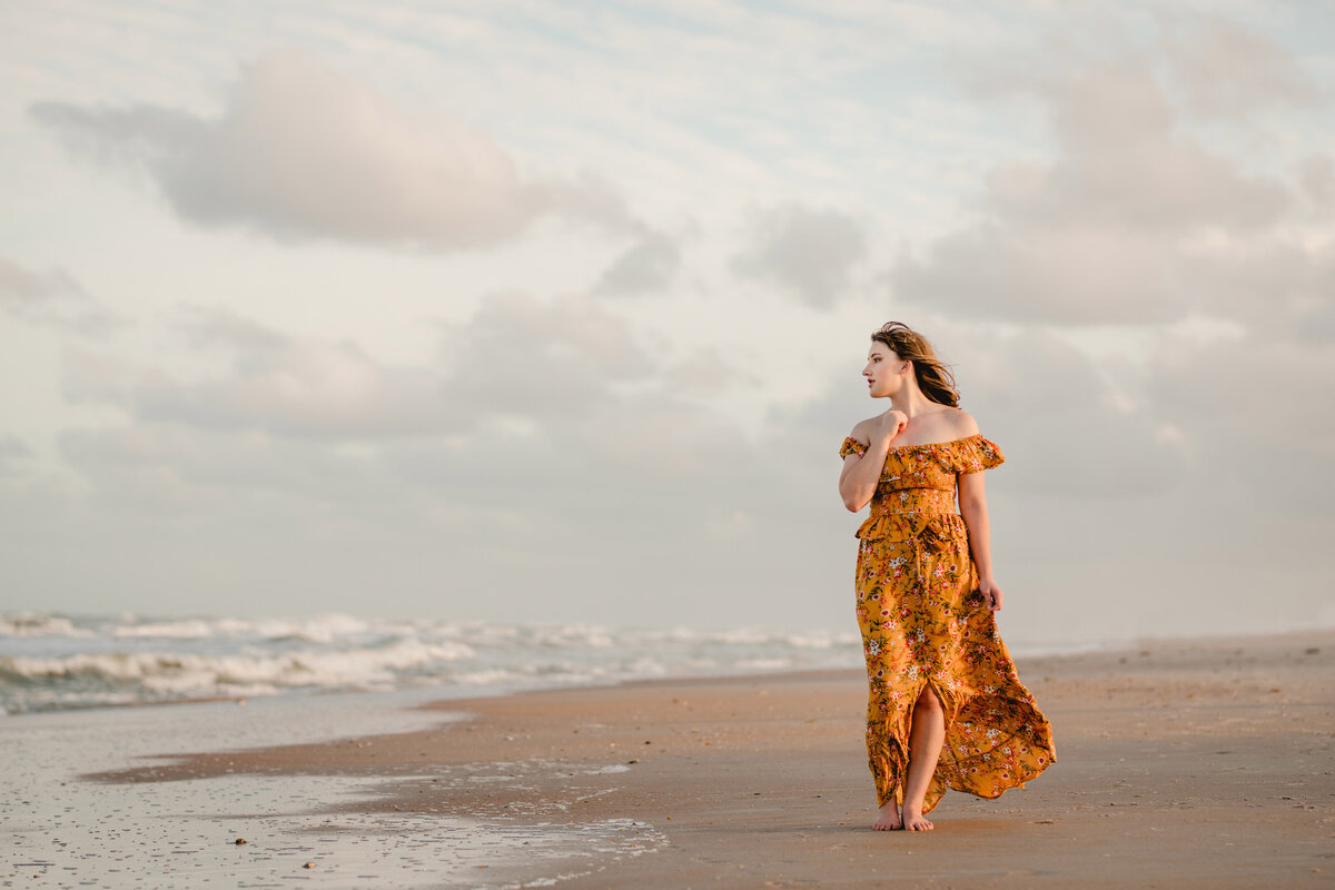 North Florida photographer travels to the beach to take senior pictures.