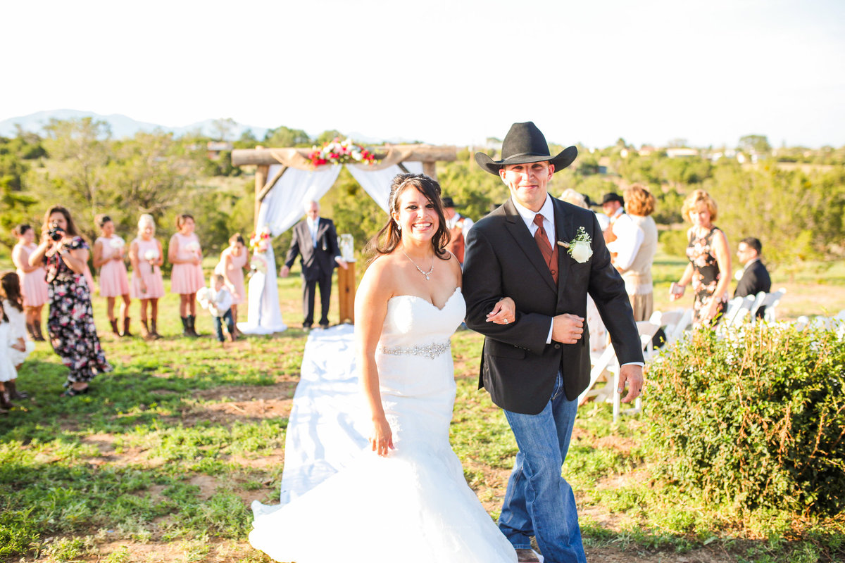 Edgewood-New-Mexico_Country-Wedding-Photographer_www.tylerbrooke.com_Kate-Kauffman-14-of-35(pp_w2052_h1368)