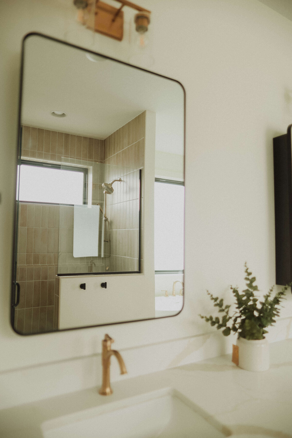 65-Bathroom-Waukee-Central-Iowa-Custom-Home-JRL-Builders-3F1A4872