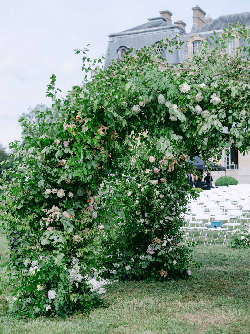 Chateau de Champlatreux florist wedding10