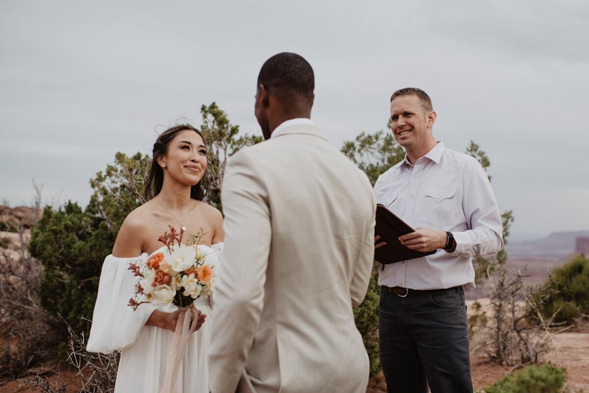Utah Elopement Photographer captures bride looking into groom's eyes