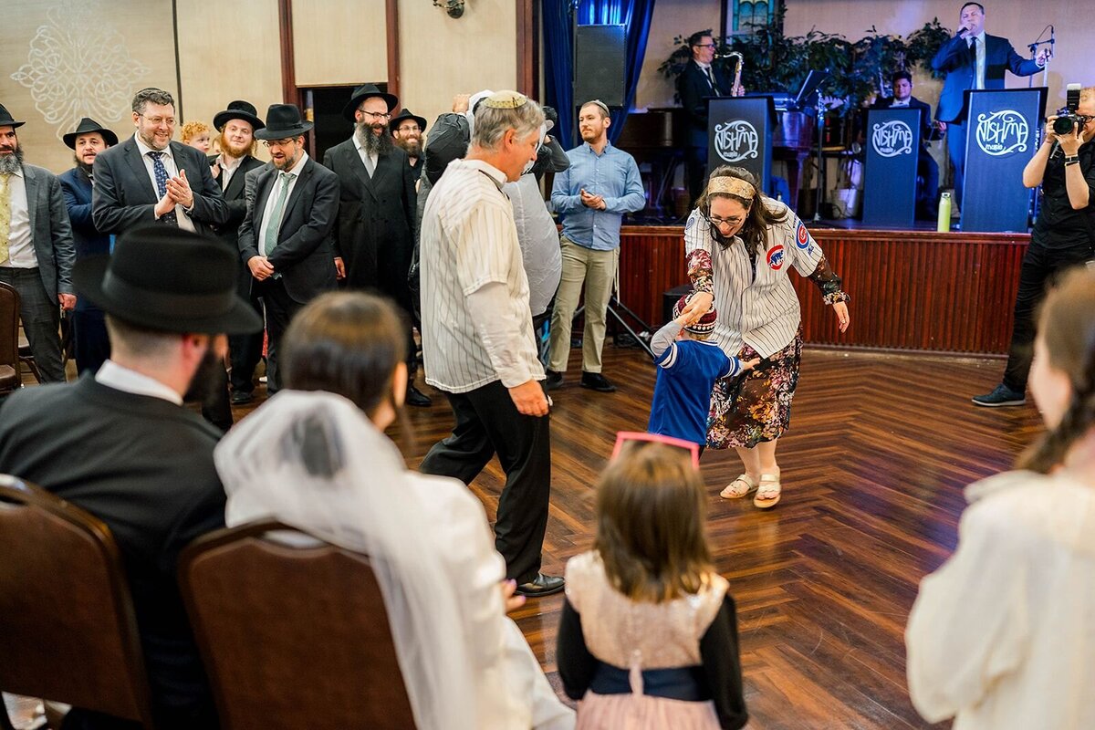 Eliana-Melmed-Photography-Chicago-LosAngeles-Jewish-WeddingPhotographer-CarmiKalman-Shtick-00035