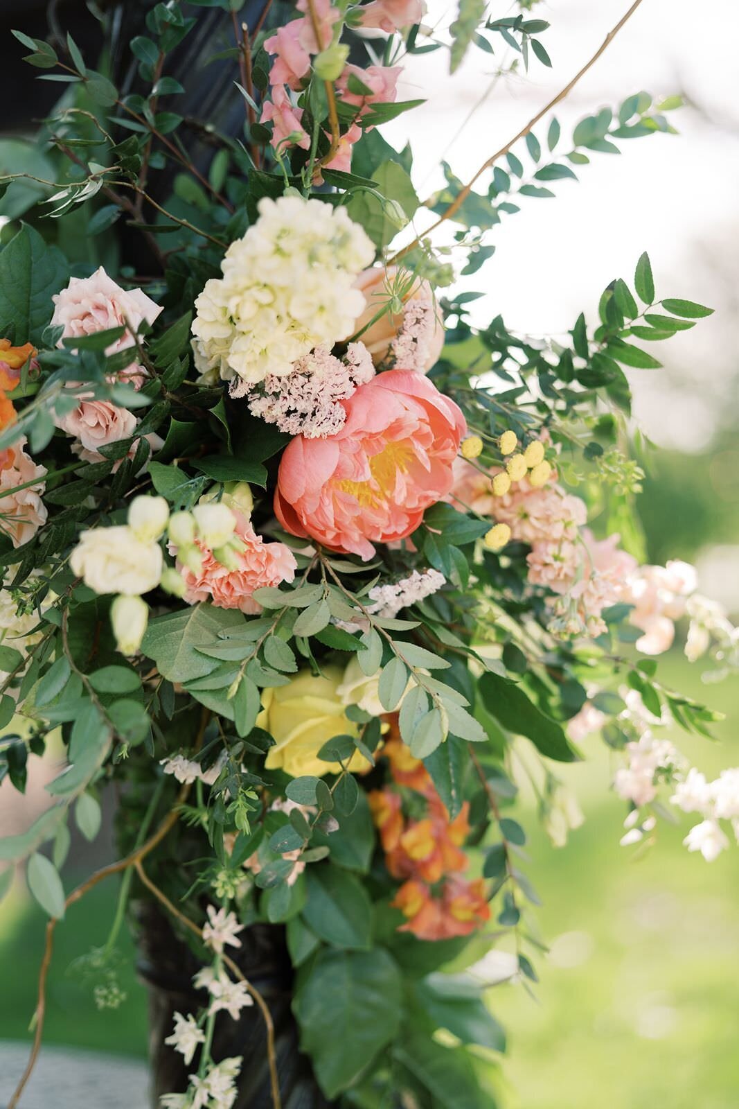 ceremony-floral-decor-sarah-sunstrom-photography-monte-bello-estate-wedding