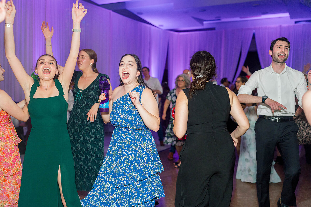 Eliana-Melmed-Photography-Chicago-LosAngeles-Jewish-WeddingPhotography-ElianaSklar-DanceFloor-00127