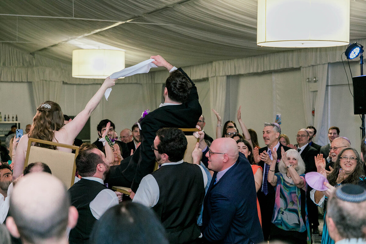 Eliana-Melmed-Photography-Chicago-LosAngeles-Jewish-WeddingPhotography-SimchaDancing-00202