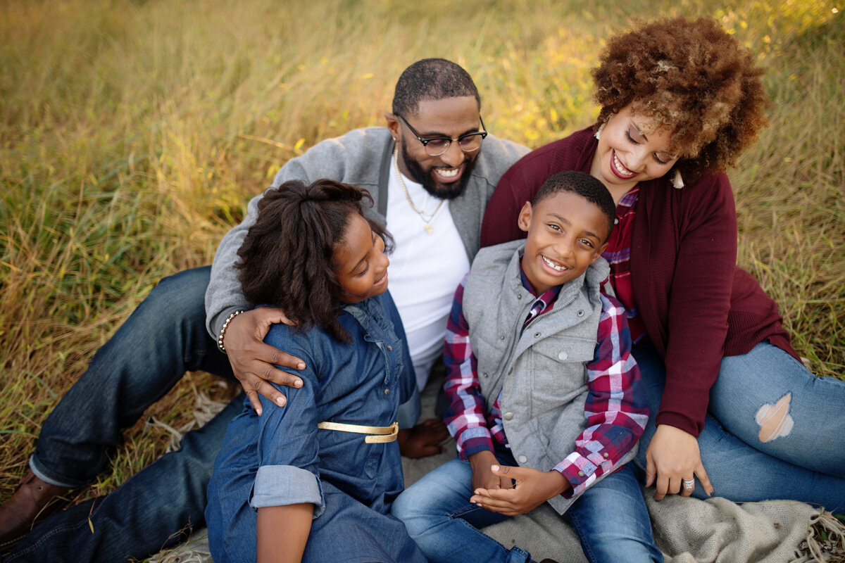 Family session located outside in the fields