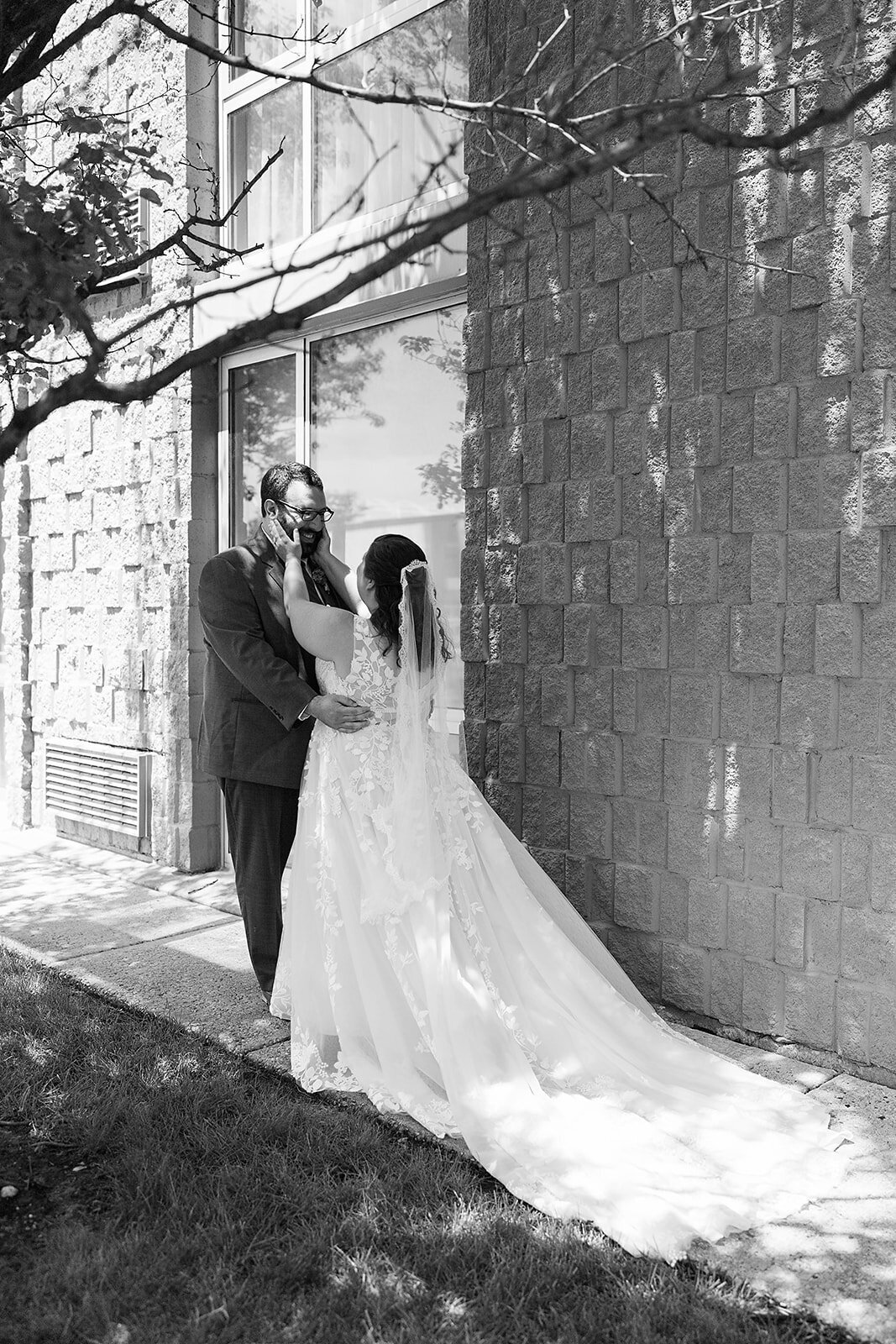 Eliana-Melmed-Photography-Chicago-LosAngeles-Jewish-WeddingPhotography-ElianaSklar-FirstLook-00104