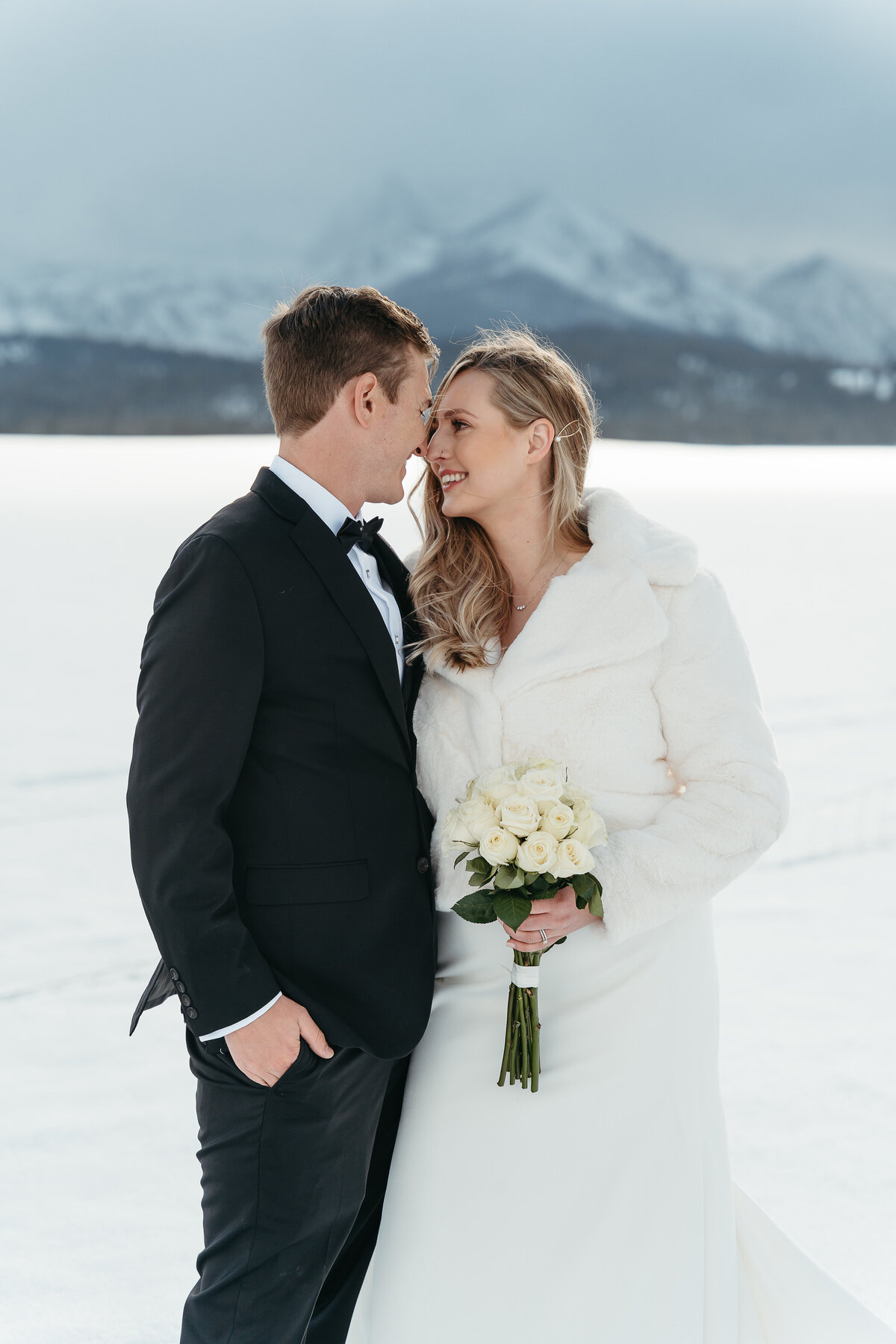 sunandpeakphotos-bigbear-california-wedding-photographer-intimatewedding-elopement-snowywedding-snowybigbearwedding-desireeandjake-502