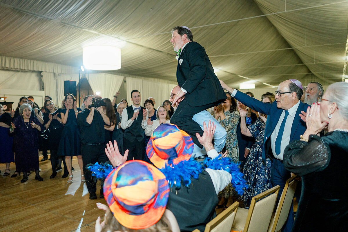 Eliana-Melmed-Photography-Chicago-LosAngeles-Jewish-WeddingPhotography-SimchaDancing-00057