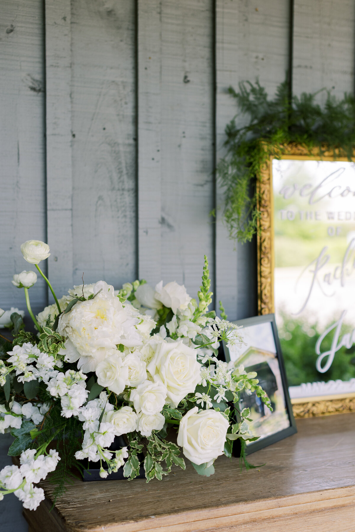 white-and-green-arrangement-at-wedding