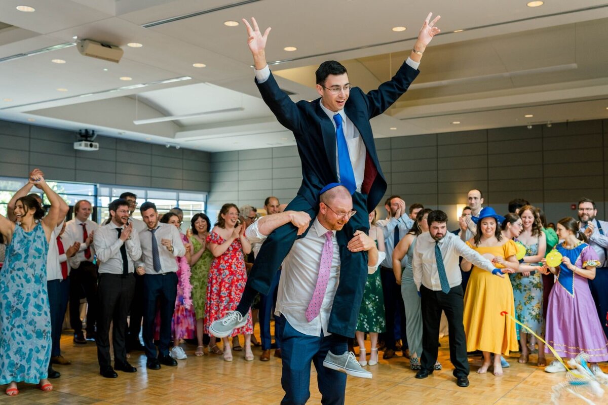 Eliana-Melmed-Photography-Chicago-LosAngeles-Jewish-WeddingPhotography-ShulaNoah-Shtick-00074