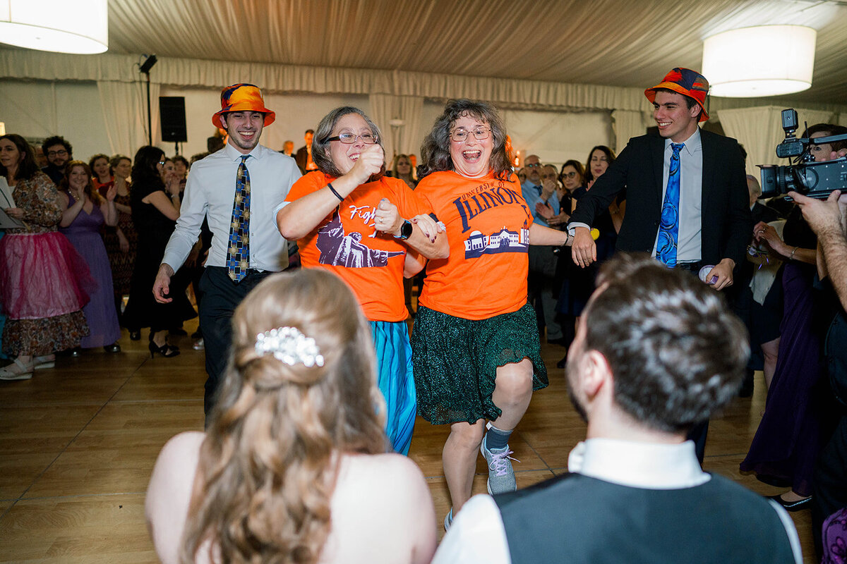 Eliana-Melmed-Photography-Chicago-LosAngeles-Jewish-WeddingPhotography-SimchaDancing-00117