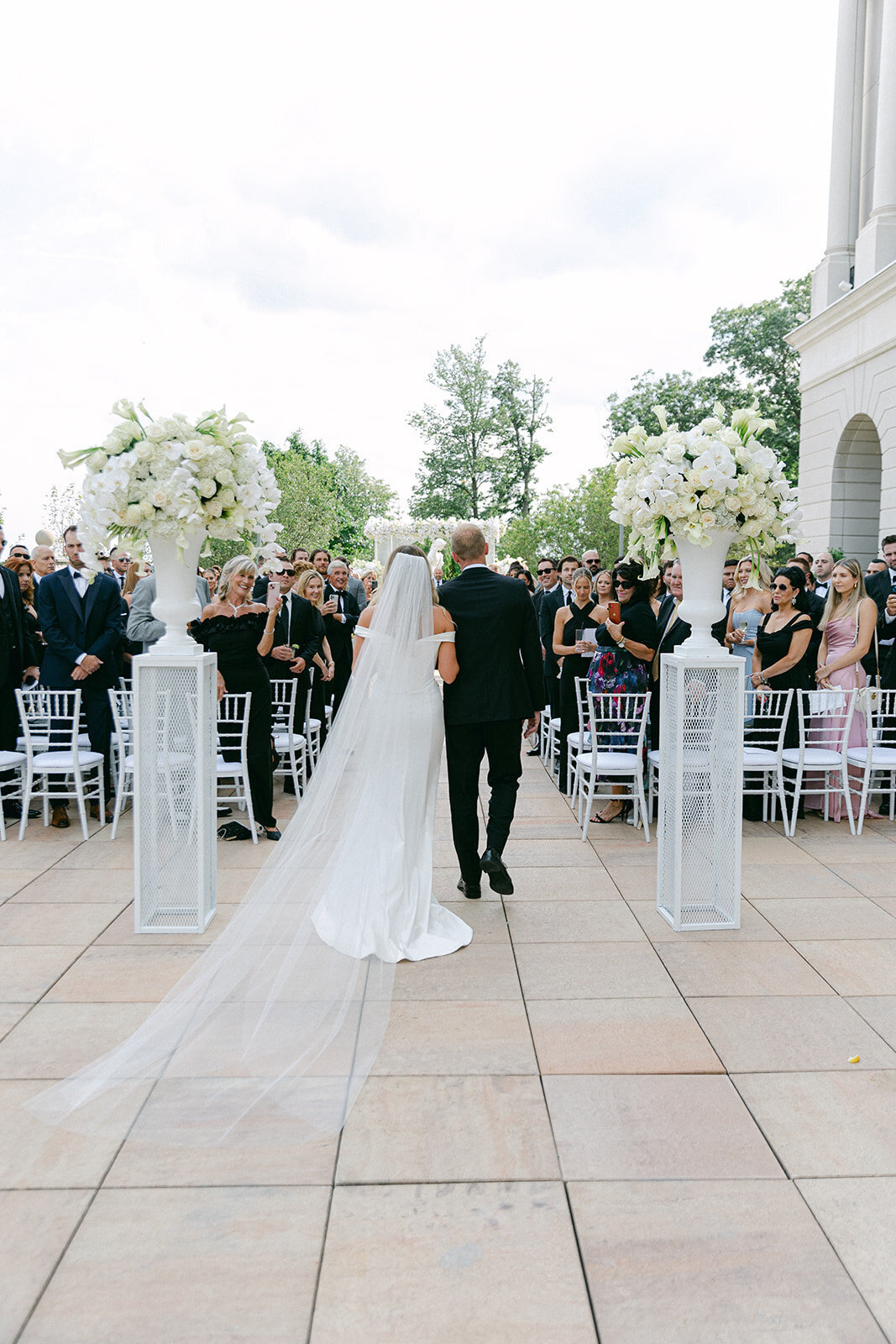 Meg Lee is a luxury Pittsburgh wedding photographer specializing in timeless, editorial, and heartfelt wedding photography for modern couples.