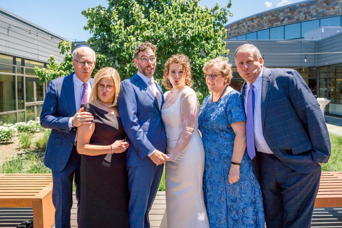 Eliana-Melmed-Photography-Chicago-LosAngeles-Jewish-WeddingPhotography-ShulaNoah-FamilyFormals-00031