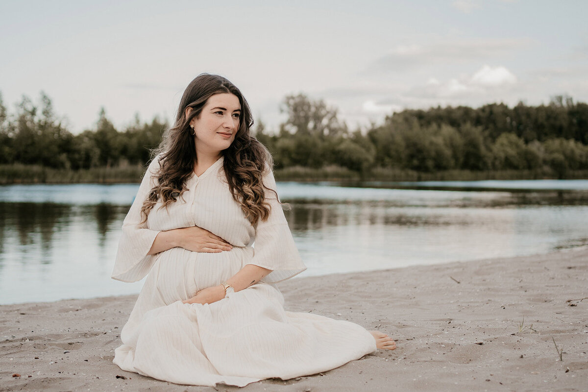 Leukfotografie wangerschapsfotografie natuur Amsterdam  Oostzaan buiten-zwangerschap-fotoshoot-natuur-twiske7.jpg