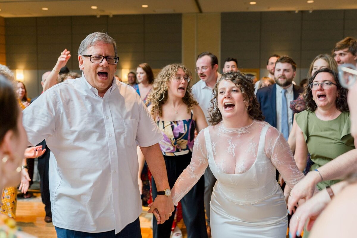Eliana-Melmed-Photography-Chicago-LosAngeles-Jewish-WeddingPhotography-ShulaNoah-Simcha-Dancing-00069