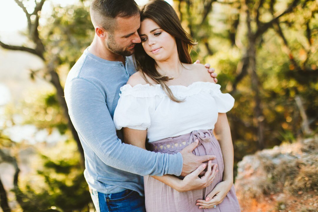 Elegant and radiant, our Austin maternity photography shines a light on expecting mothers.