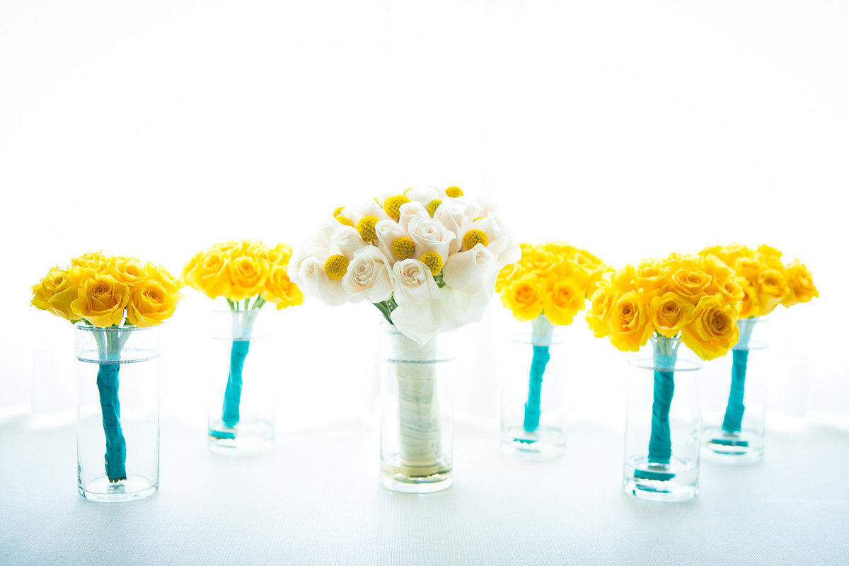 wedding photos beautiful flowers yellow and white
