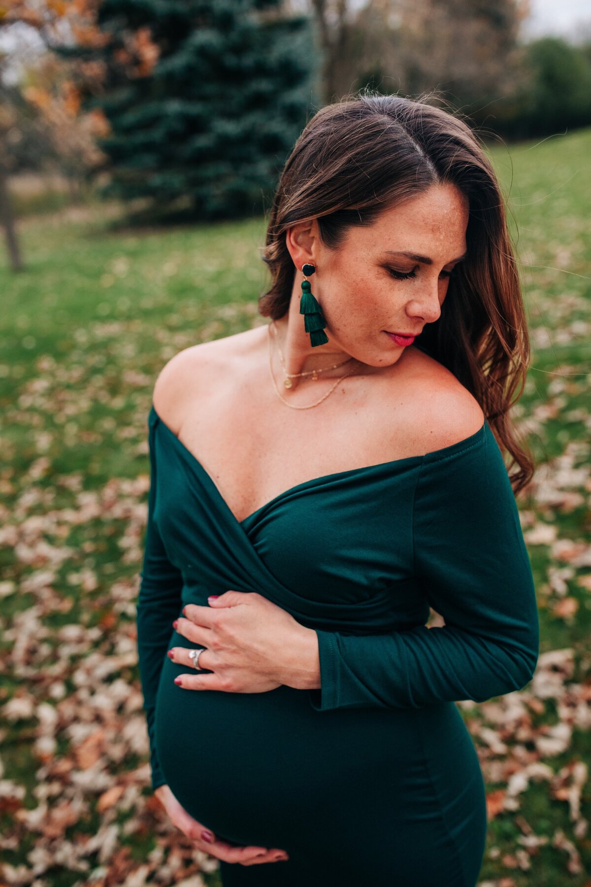 outdoor-maternity-session-green-dress-delafield3