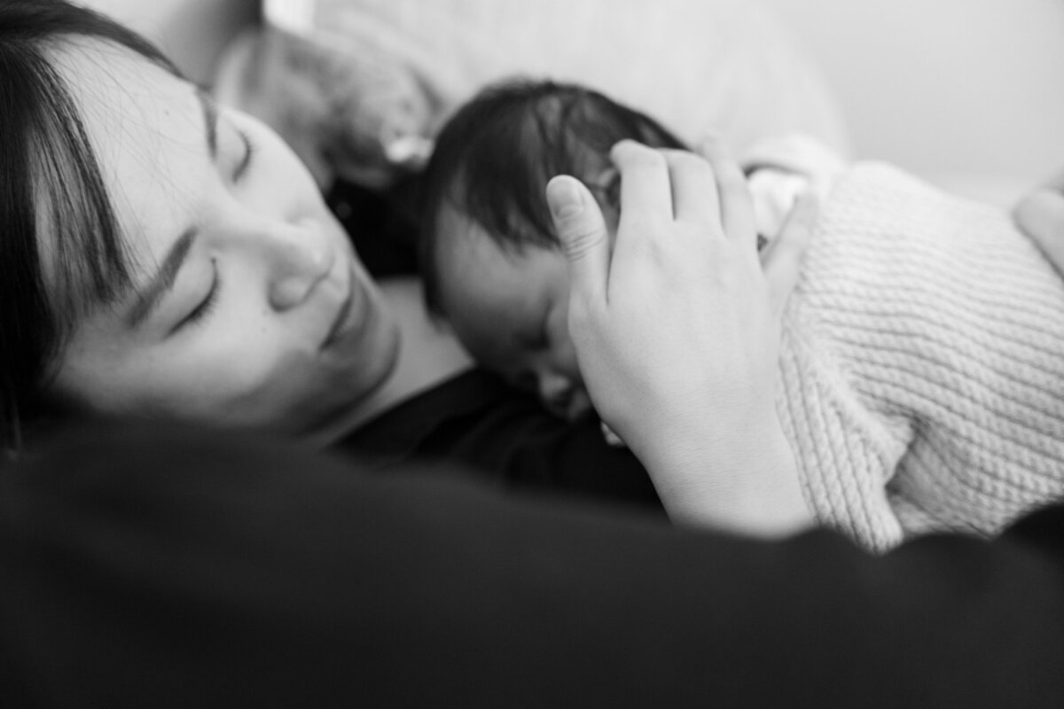 7MomBabyonChestBW
