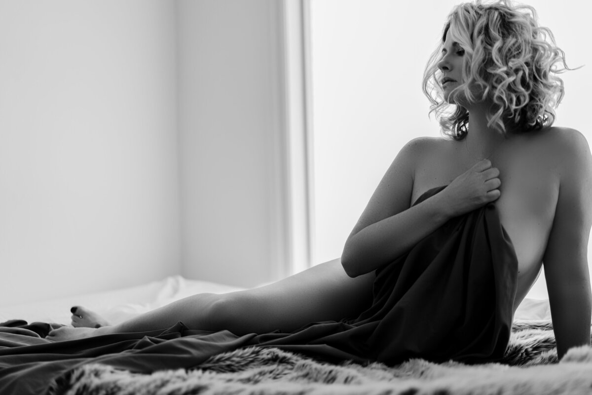 Boudoir photography in sheets