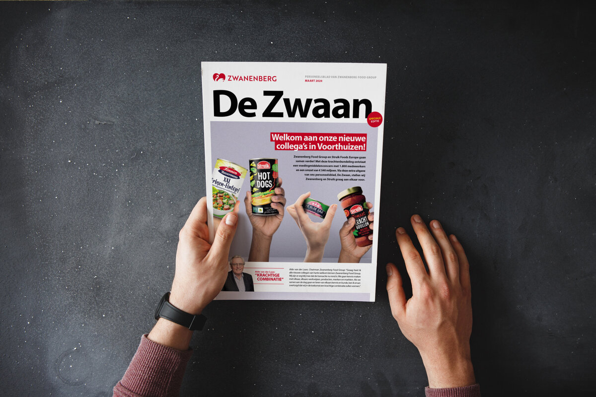 Speciale editie cover Zwanenberg personeelsblad De Zwaan en The Swan ontworpen door Studio Nijenhuis
