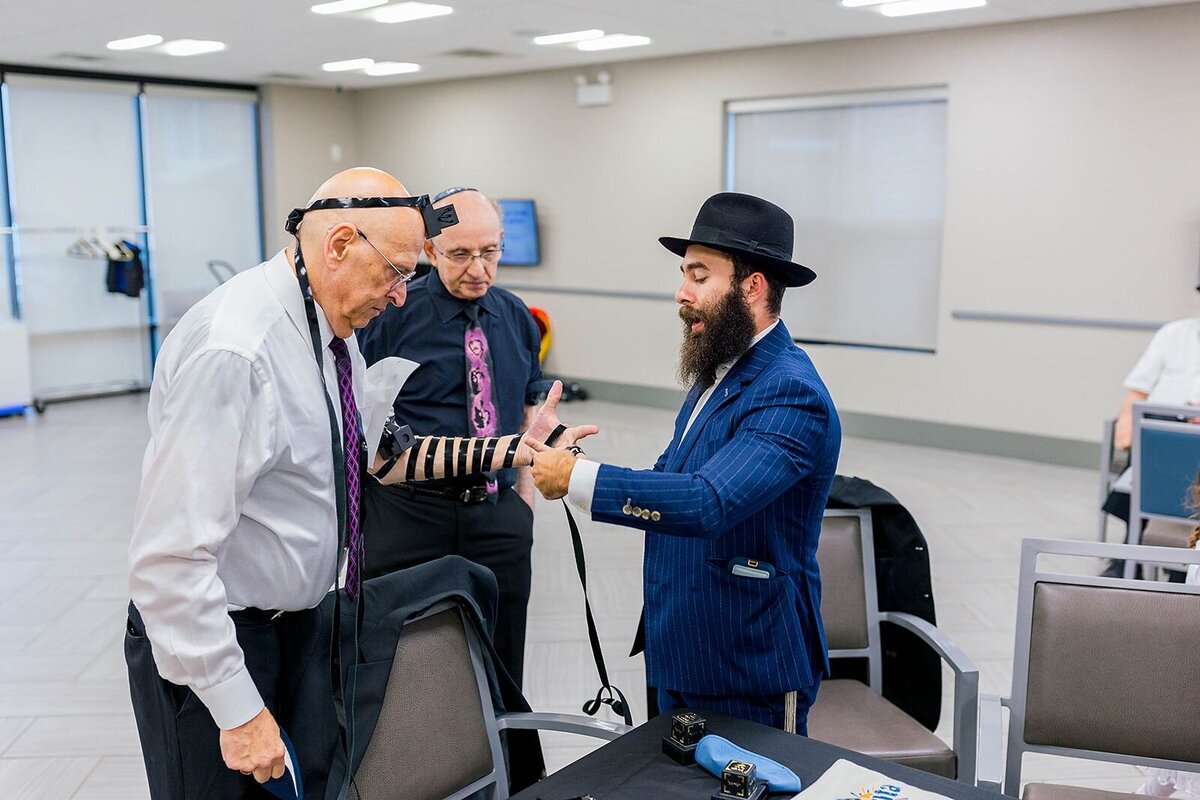 Eliana-Melmed-Photography-Chicago-LosAngeles-Jewish-WeddingPhotographer-CarmiKalman-Tisch-00105