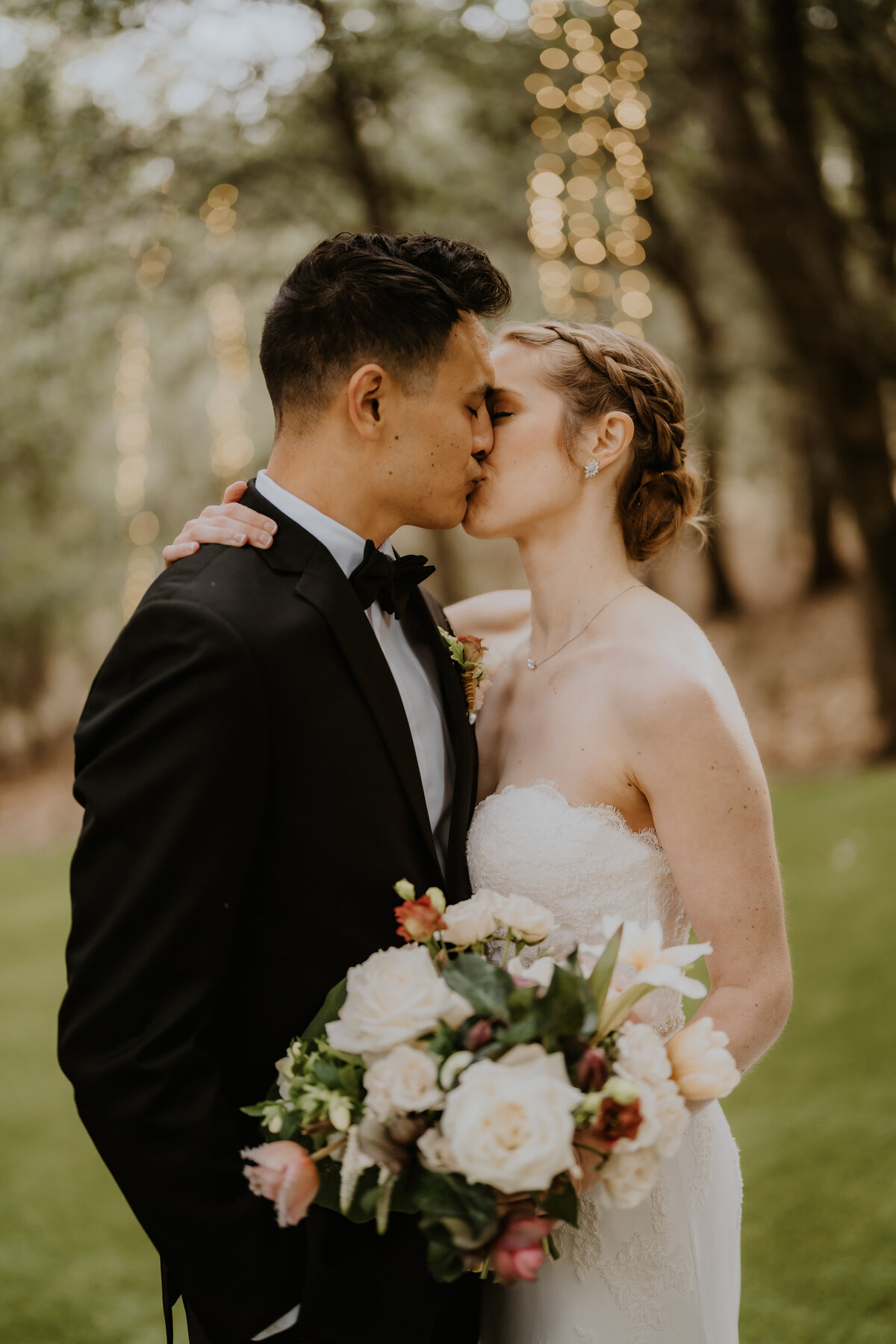 Temecula, California Wedding photographer Yescphotography Bride and Groom kiss