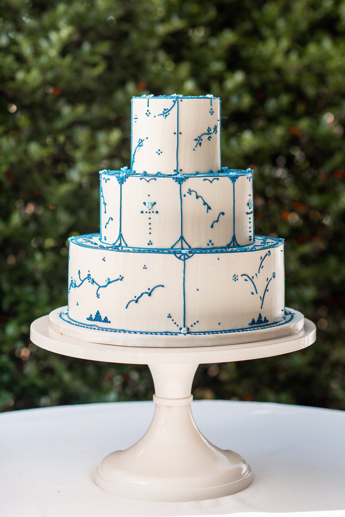 Event-Planning-DC-Wedding-Middleburg-VA-Redfox-Inn-Wedding-Cake