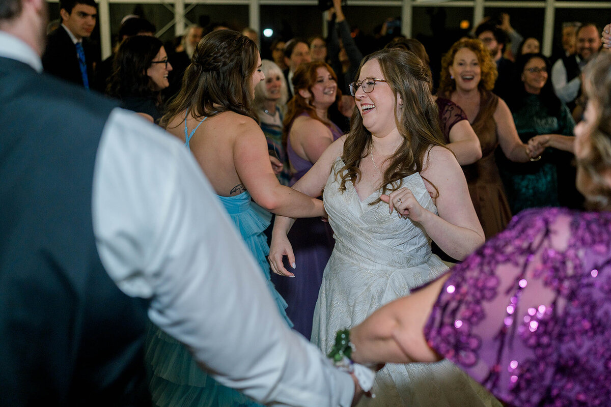 Eliana-Melmed-Photography-Chicago-LosAngeles-Jewish-WeddingPhotography-SimchaDancing-00211