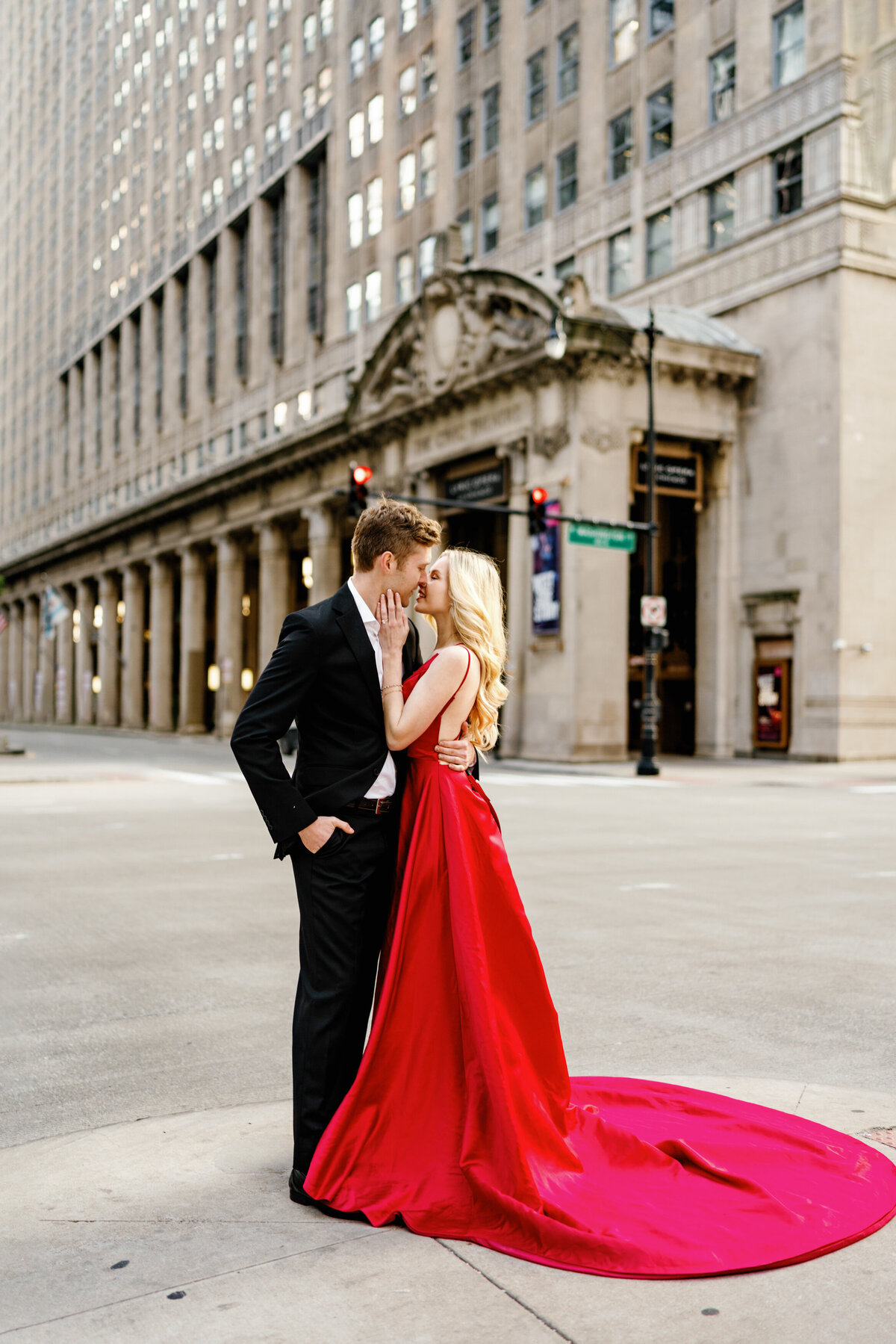 Aspen-Avenue-Chicago-Wedding-Photographer-Lyric-Opera-House-Elegant-Timeless-Classic-Luxury-Downtown-True-to-Color-Bold-Romantic-Chicago-Theater-Lurie-Garden-FAV-65