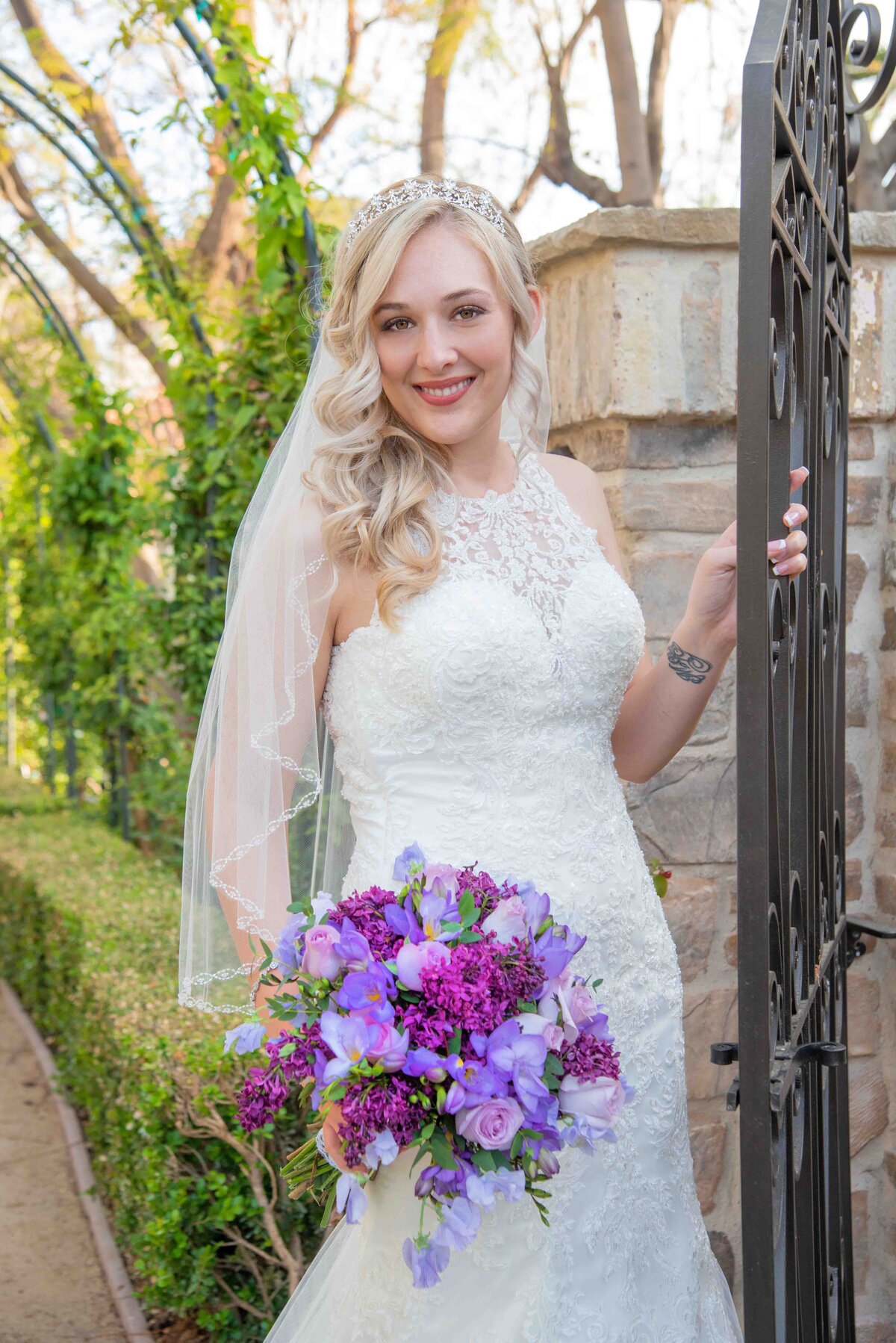 Maria-McCarthy-Photography-wedding-bride-lilac-boquet