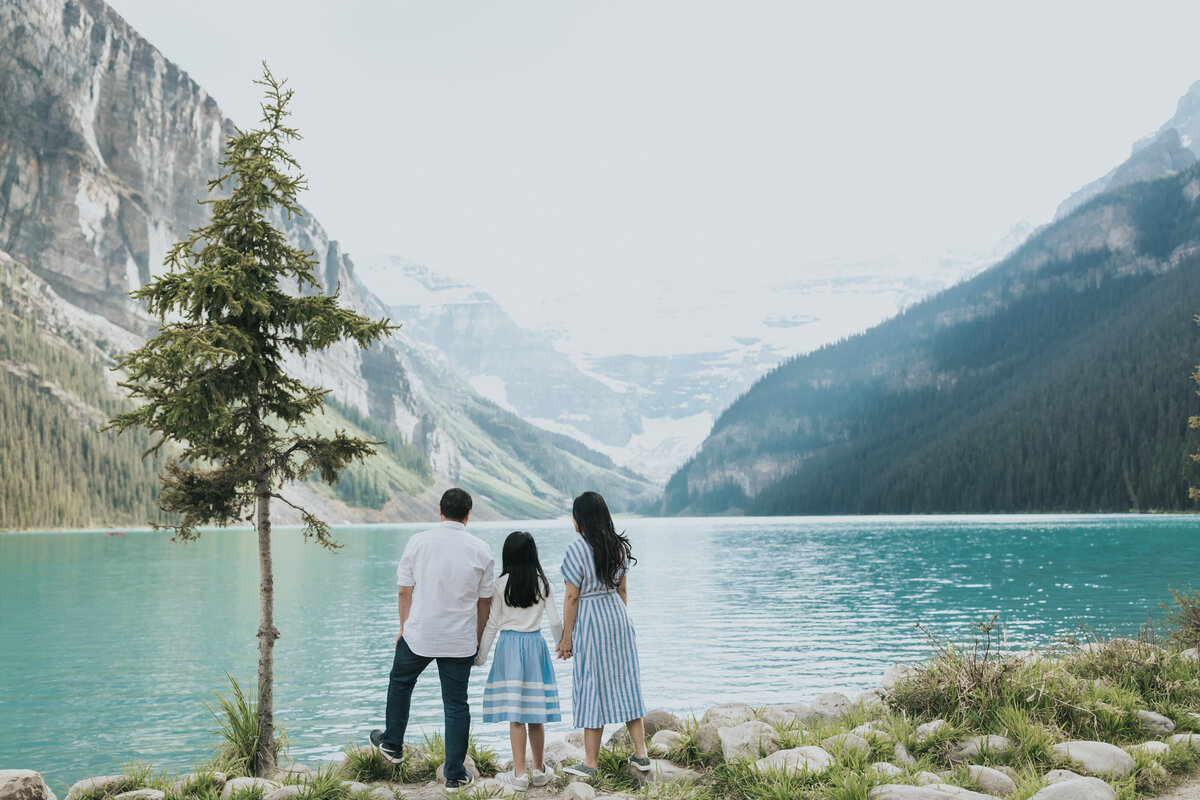 classic-lake-louise- summer-family-photography-session-233