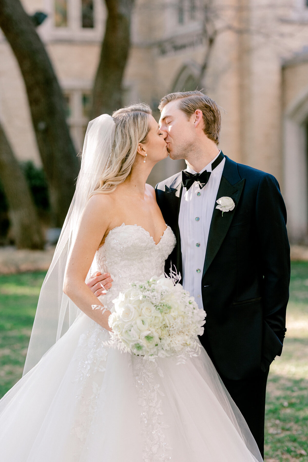 Shelby & Thomas's Wedding at HPUMC The Room on Main | Dallas Wedding Photographer | Sami Kathryn Photography-2
